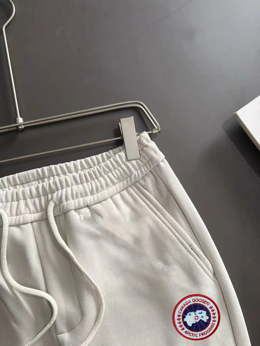 Next day shipping P360 Big Goose 2025 new autumn elastic band casual pants, thick counter-customized fabrics, high breathability and comfort, impeccable details, brand element design concept, reflecting high quality. It feels delicate and soft! It presents a casual cut and the upper body shape is great! Size: M-3XL